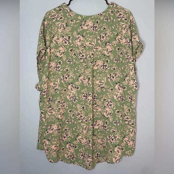 Torrid Green Pink Floral Blouse Short Sleeves Size 2 Equivalent To A 2X - Picture 2 of 6